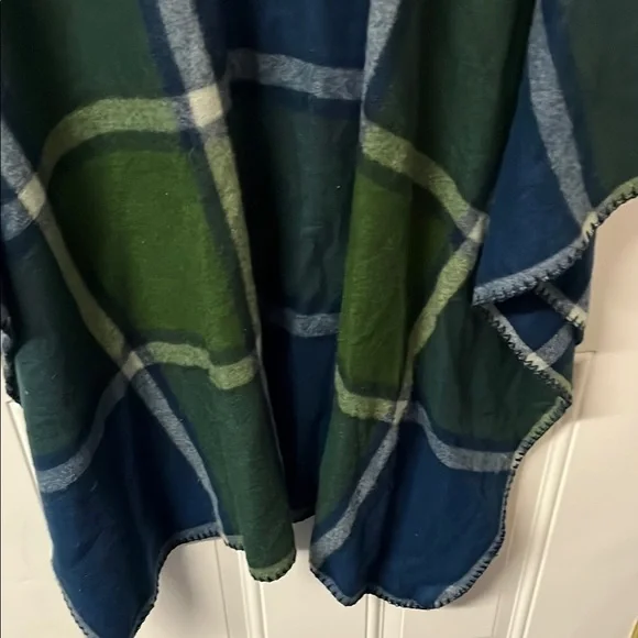 Woolrich Plaid Open Front Poncho - Picture 7 of 10